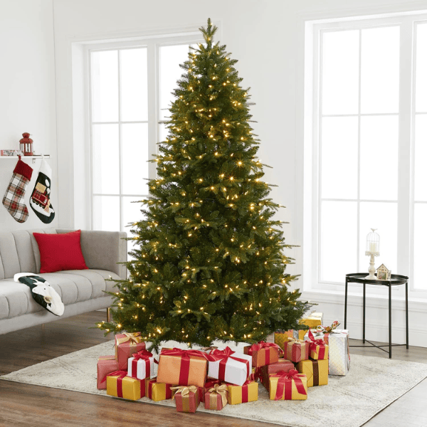 Traditional Prelit Artificial Christmas Tree